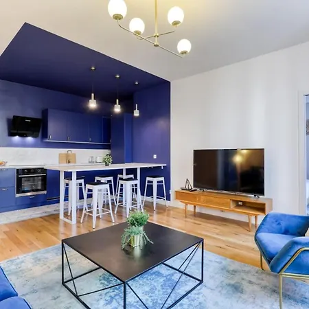 Blue Design 2bdr Flat In The Heart Of Bastille Paris